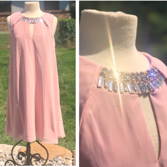 Vince Camuto Dresses & Skirts - Vince Camuto Jeweled Neckline Shift Dress